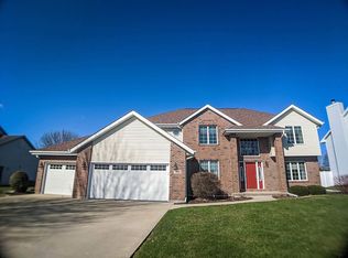 1216 Pickwick Dr, Rochelle, IL 61068