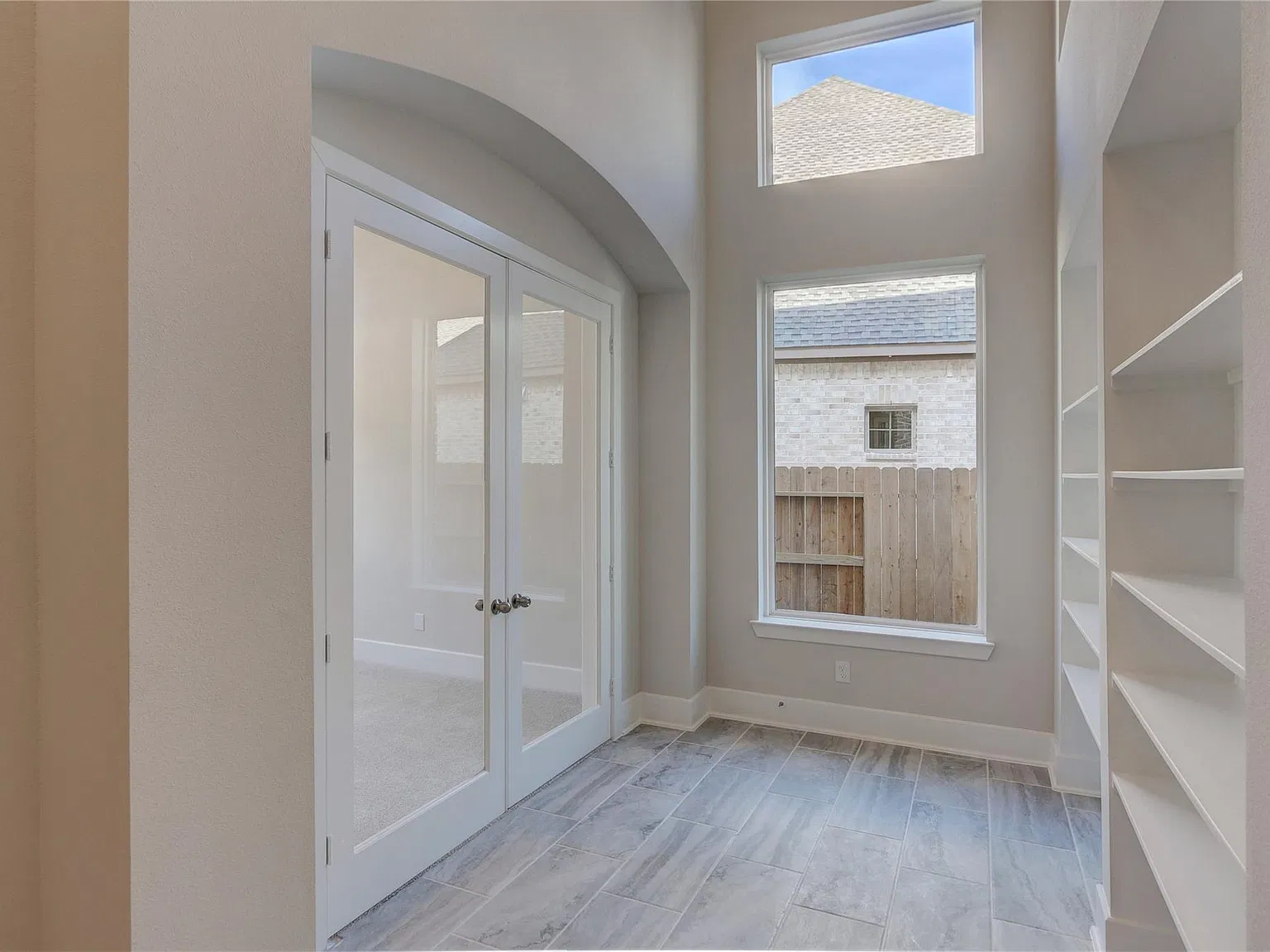 4 bed, 3.5 bath, 4299 sqft, $4,999 — Photo 2