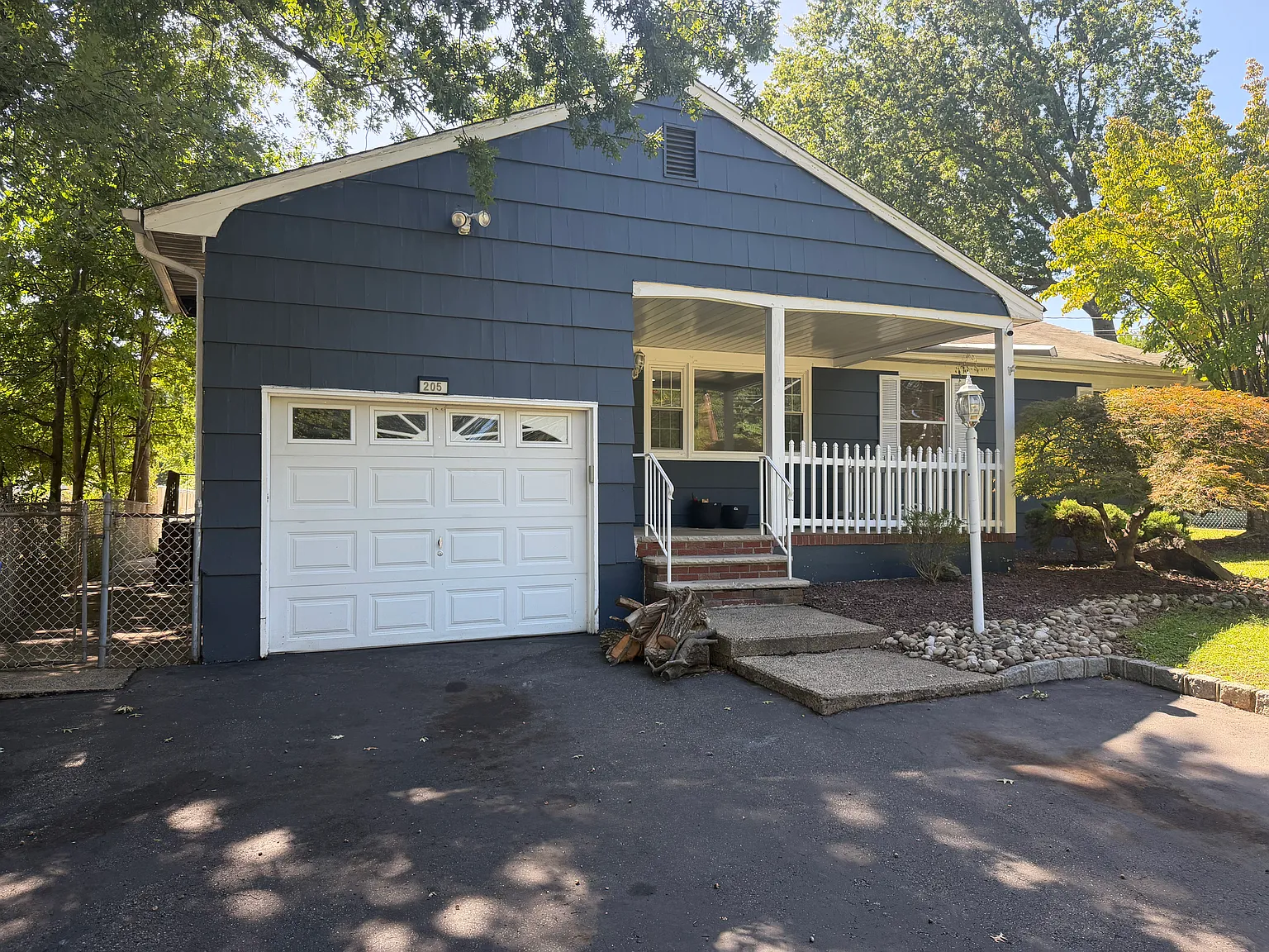 3 bed, 2.5 bath, 1363 sqft, $3,800 — Photo 3