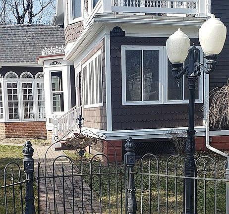 2nd image of 224 S Main St