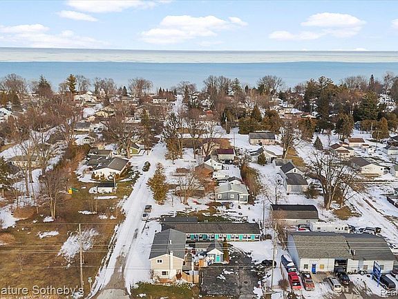 2nd image of 6997 Lakeshore Rd