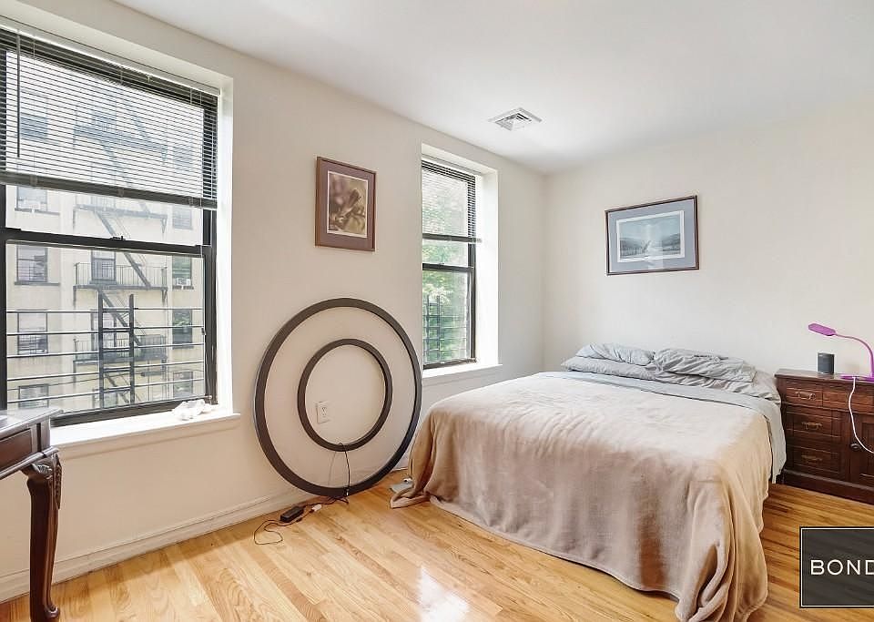 2nd image of 160 W 133rd St #2