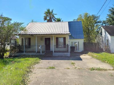 207 Hill Terrace Dr, Nederland, TX, 77627