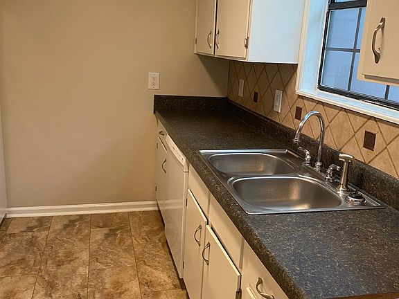 5th image of 5367 Dawn Ct #B
