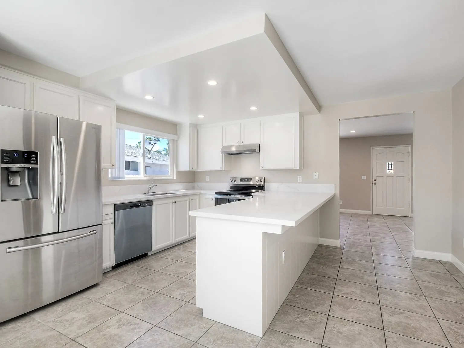 3 bed, 1422 sqft, $3,890 — Photo 1