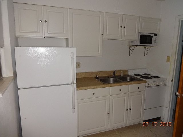 2nd image of 1628 Roxbury Rd