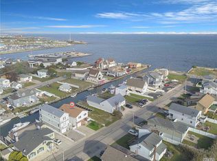 830 Atlantic St, Lindenhurst, NY 11757