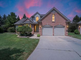 13500 Cambridge Ct, Plymouth, MI 48170