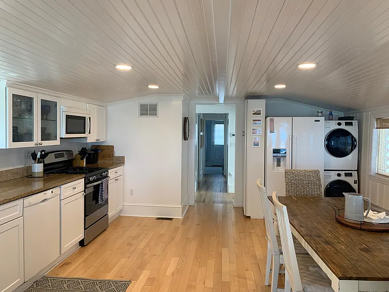 63 Ocean Rd N — Photo 5