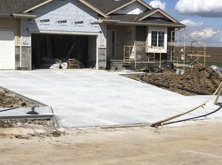 1060 Cedar Cir, Springfield, NE 68059