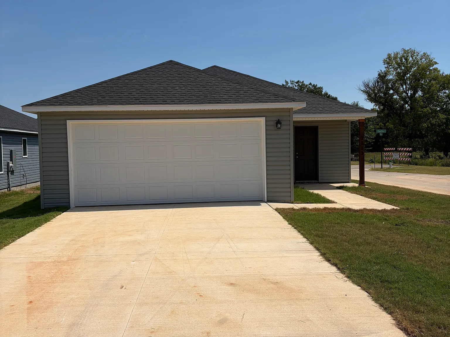 3 bed, 1303 sqft, $1,800 — Photo 2