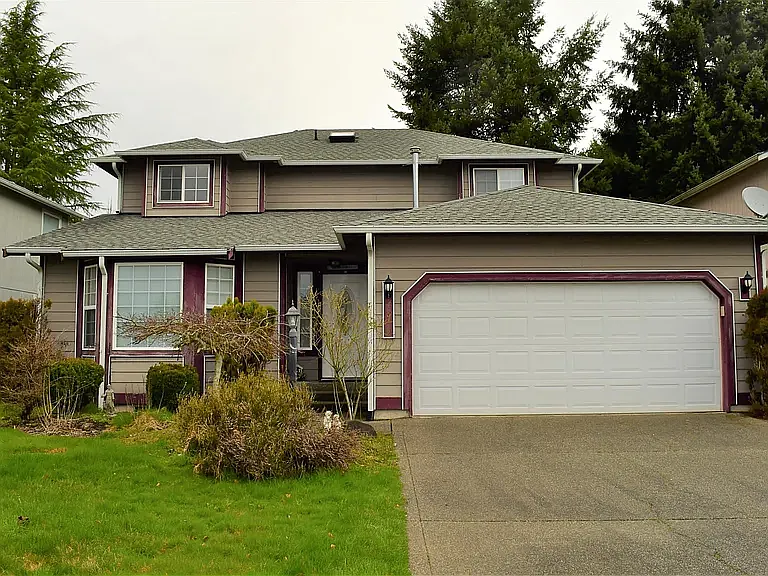 4819 Siskiyou Loop SE — Photo 1
