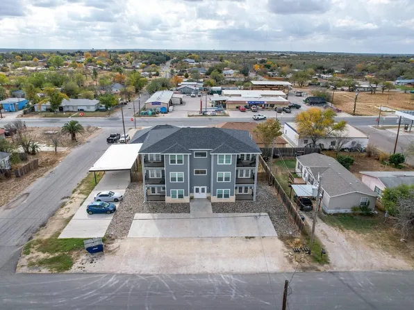 1200 W Houston St, Carrizo Springs, TX 78834