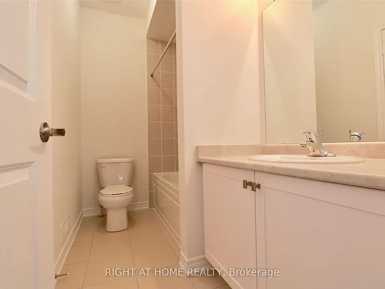 9 Conarty Cres — Photo 15