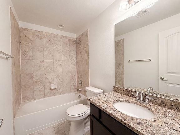 4th image of 2405 Tabor St