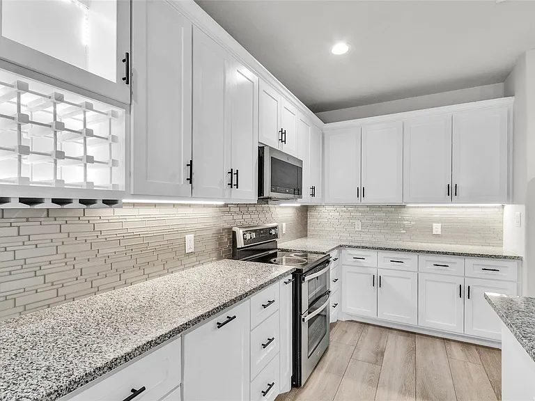 11087 Sutton Pl — Photo 10