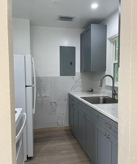 854 Chippendale St — Photo 11