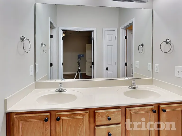 557 McCarthy Dr — Photo 9