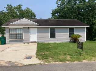 475 Lake Ave, Mary Esther, FL 32569