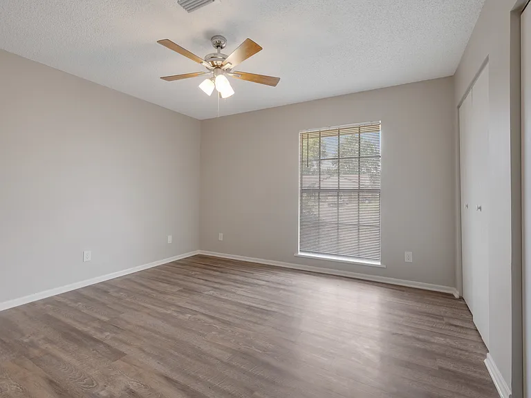 104 Plaza Village Dr — Photo 12