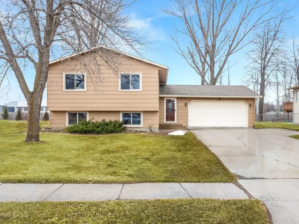 435 Birch Ln, Moorhead, MN 56560