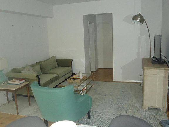 Foyer Entrance with a Wide Closet