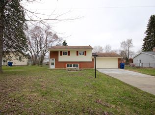 407 Teggerdine Trl, White Lake, MI 48386