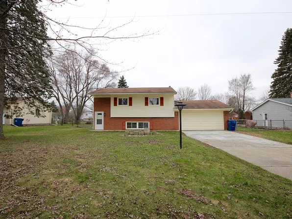 407 Teggerdine Trl, White Lake, MI 48386
