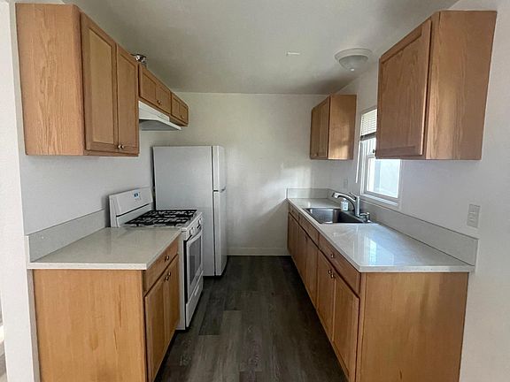 3rd image of 658 Empire Ave
