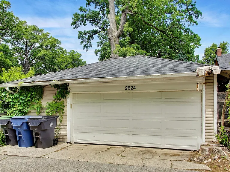 2624 Thayer St — Photo 41