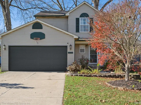 21203 Collingham Ave, Farmington Hills, MI 48336