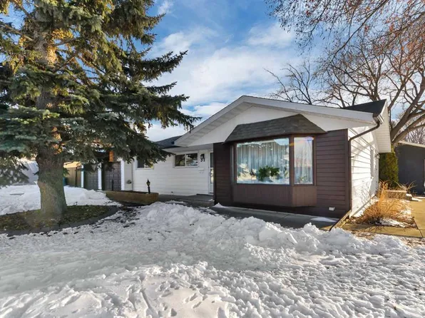 31 NW Mitchell Ave, Red Deer, AB T4N 0L5