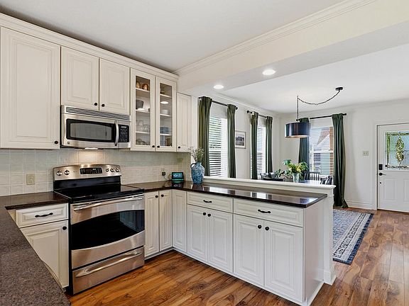 2nd image of 822 N 4th STREET