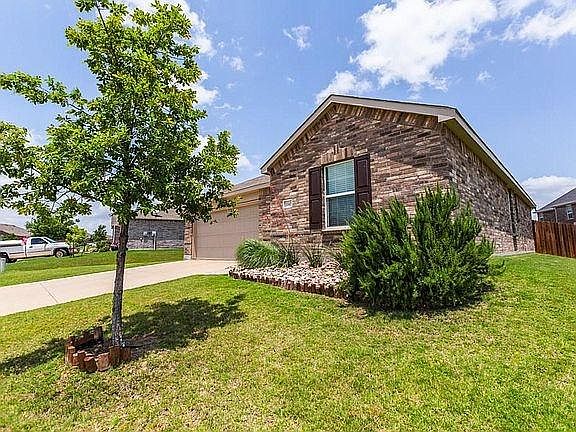 3rd image of 1140 Foxglove Ln