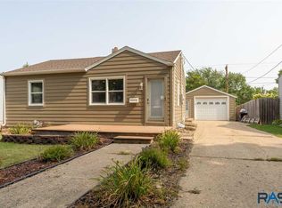 1616 S Frederick Dr, Sioux Falls, SD 57105
