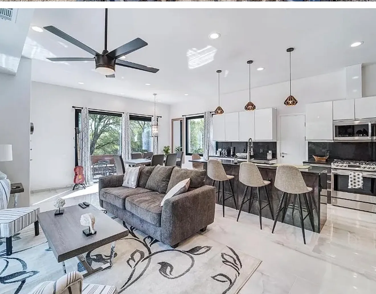 3 bed, 3.5 bath, 1764 sqft, $3,300 — Photo 2