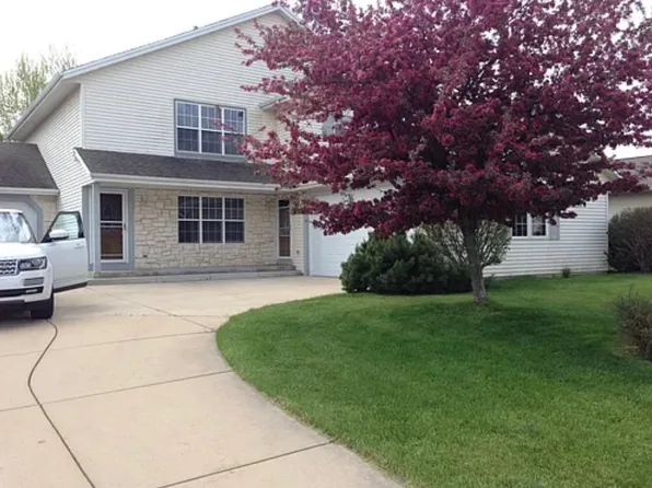 2217 Patrick Ln, Waukesha, WI 53188