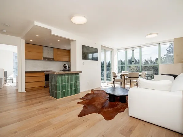 200 Newport Dr #1102, Pt Moody, BC V3H 5B7