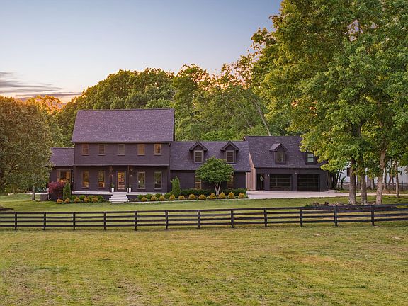 3rd image of 2031 Maple Ln