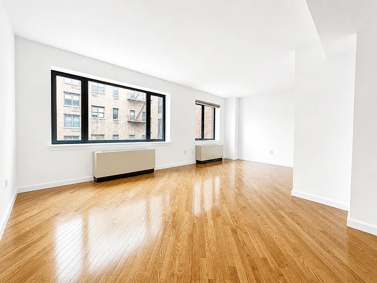 401 W 22nd St #7A — Photo 4