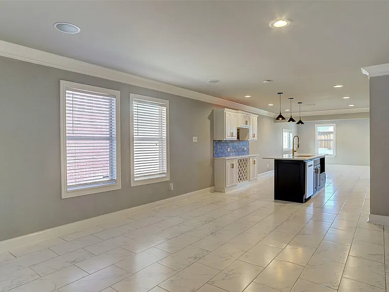1409 Waterford Dr — Photo 5