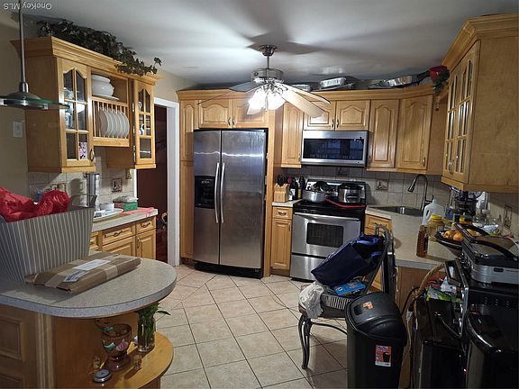 3rd image of 153 Cocoanut Street