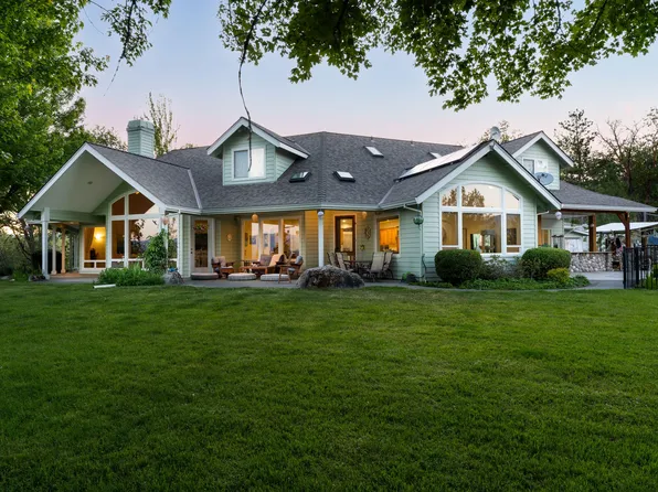1117 Peco Rd, Grants Pass, OR 97526