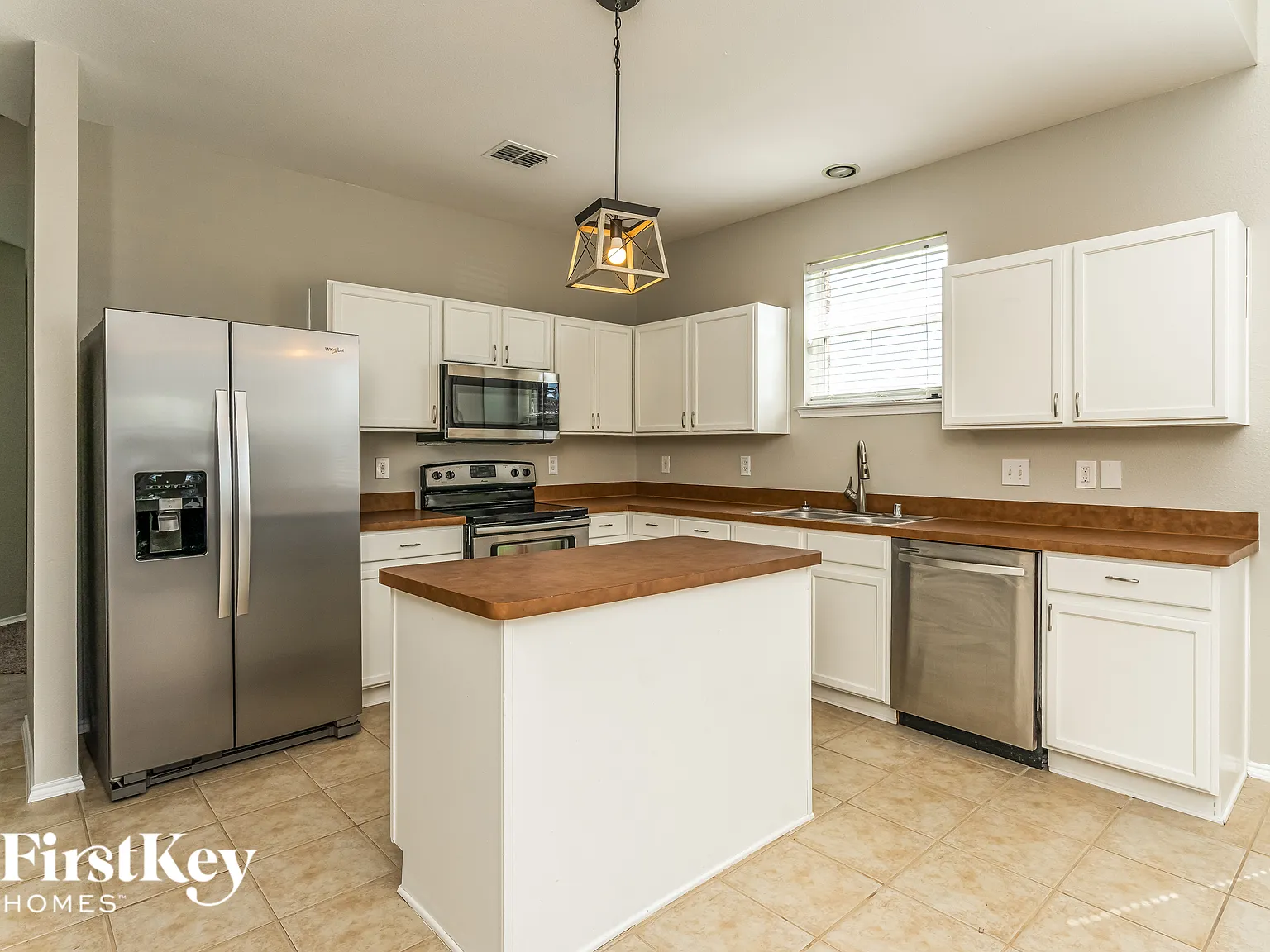 4 bed, 2.5 bath, 2450 sqft, $2,390 — Photo 4