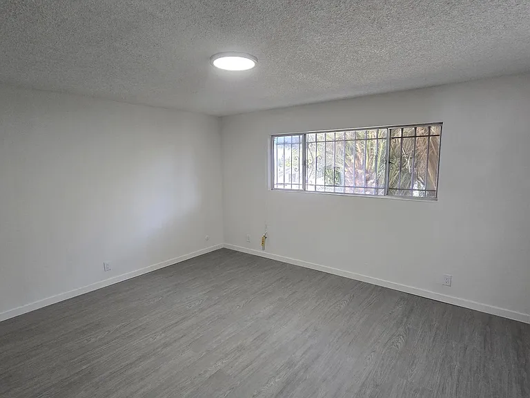 2 bed, 1.0 bath, 850 sqft, $2,295 — Photo 9
