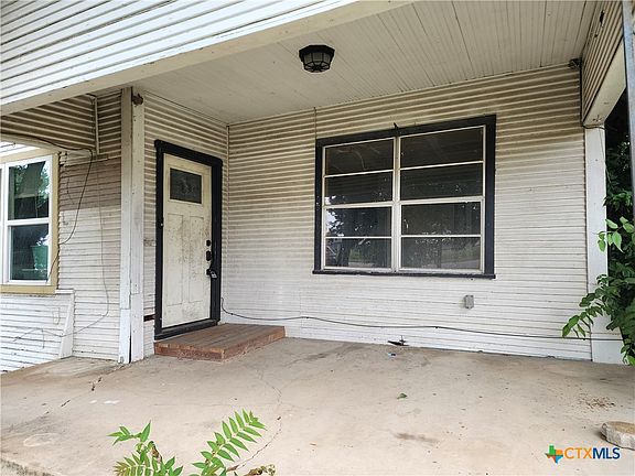 3rd image of 123 E Davis St