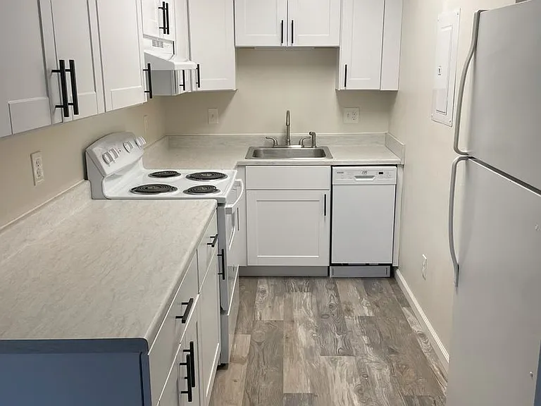 Campus Park Apartments - SAMI Apartments — Photo 32