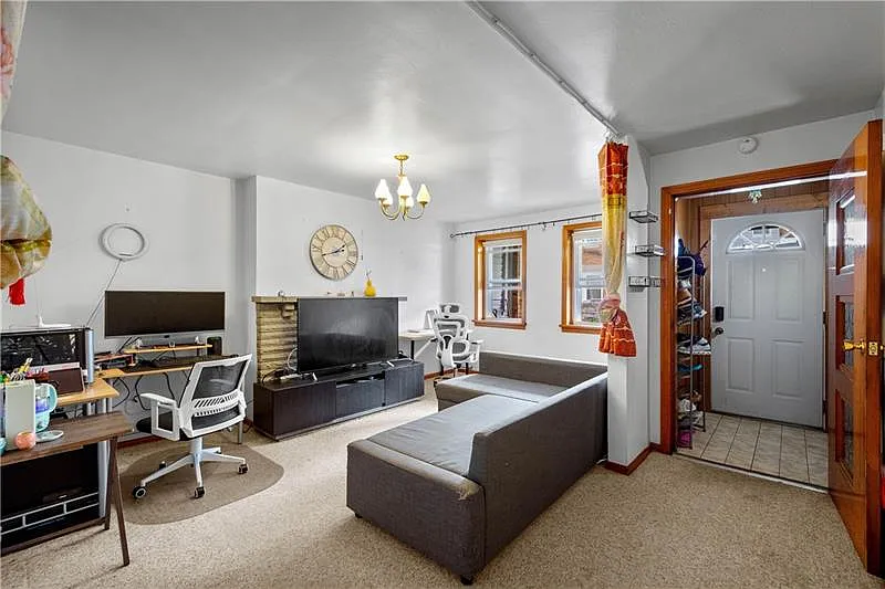 4 bed, 2.5 bath, 1701 sqft, $3,200 — Photo 3