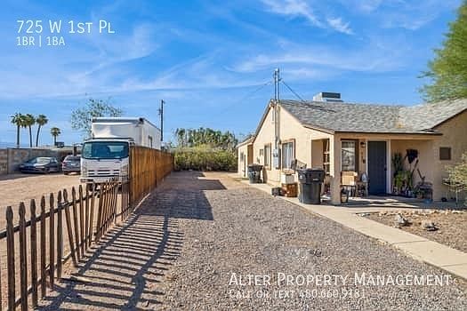 1st image of 725 W 1st Pl