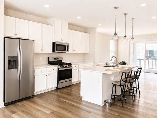 1207 Gunboat Dr, Suffolk, VA